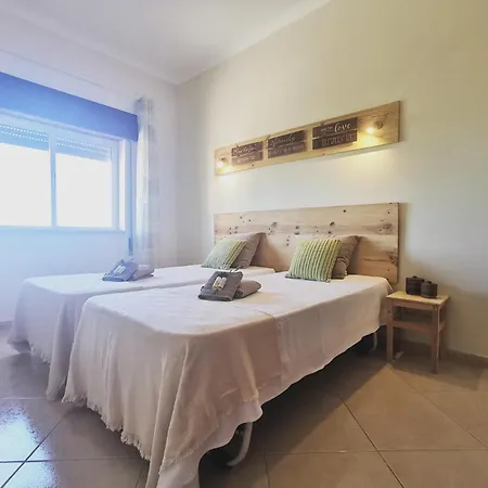 Kintsugi House לאגוּ‏ש